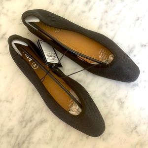 Black tweed never worn ballet flats. Size 40/9